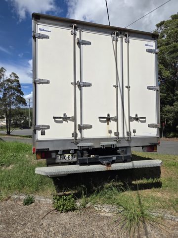 1995 Isuzu Npr250  Insulated Pantec photo 8