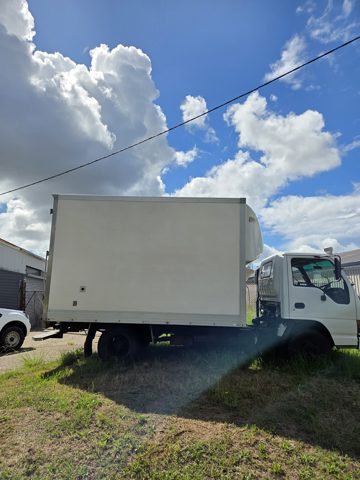 1995 Isuzu Npr250  Insulated Pantec photo 3
