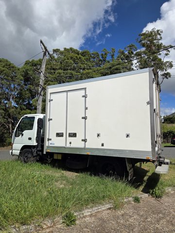 1995 Isuzu Npr250  Insulated Pantec photo 7